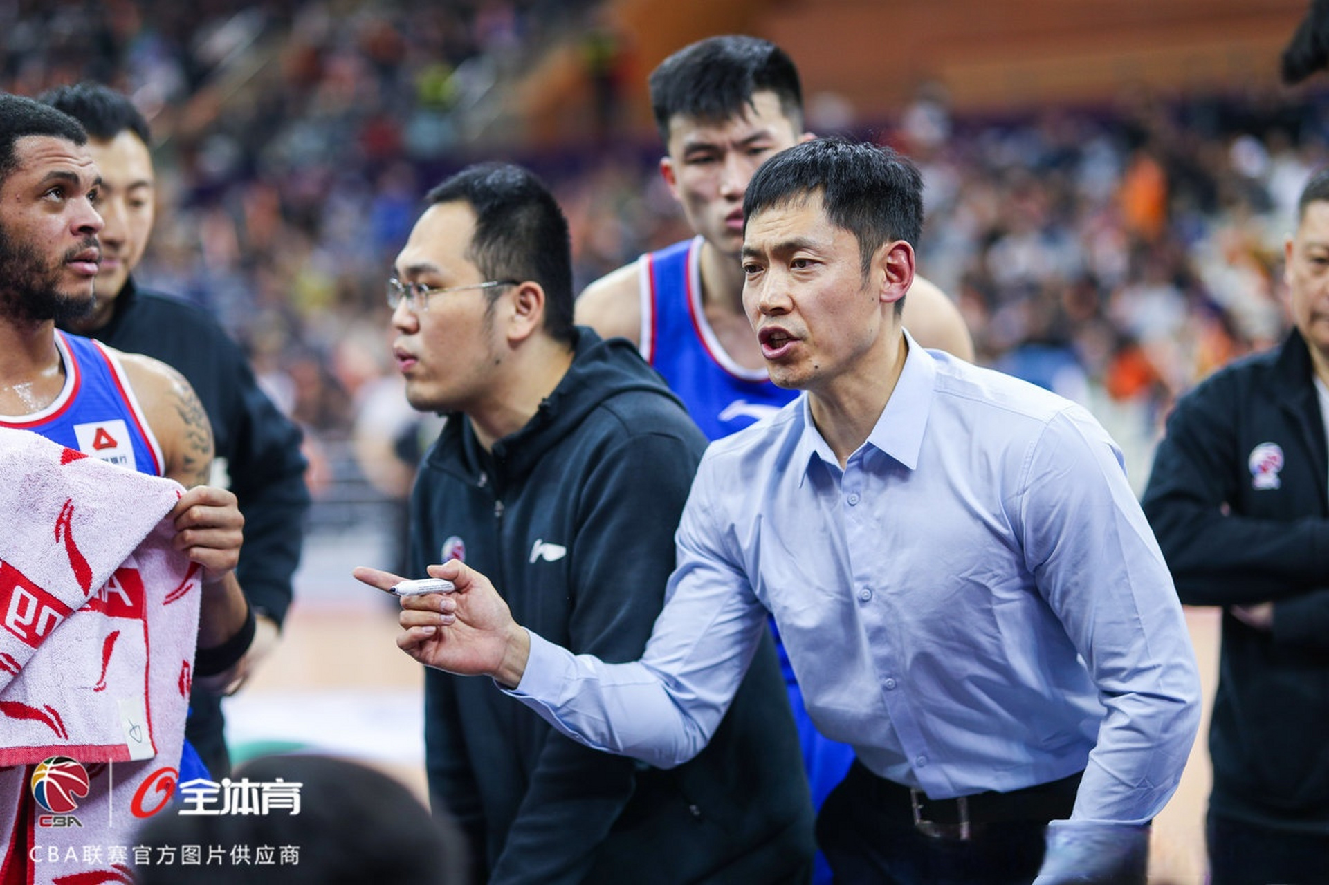 中国金年会-赛地聚焦——国王杯赛前热度飙升，上海久事官宣签约，赛场秩序良好，资深球员宣示担当